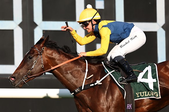 Rachel King salutes on Warwoven in the Golden Rose.