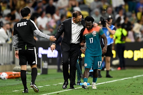 Tony Popovic with Nestory Irankunda on Friday night.