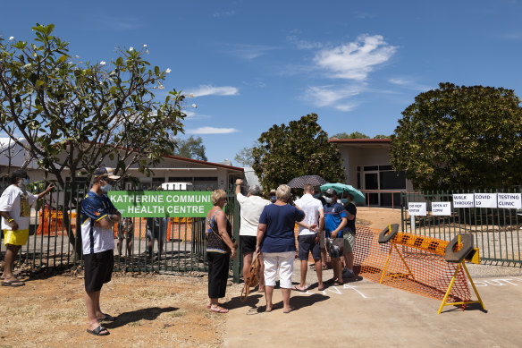 The queue at the Katherine Community Health Centre COVID-19 testing clinic this week.