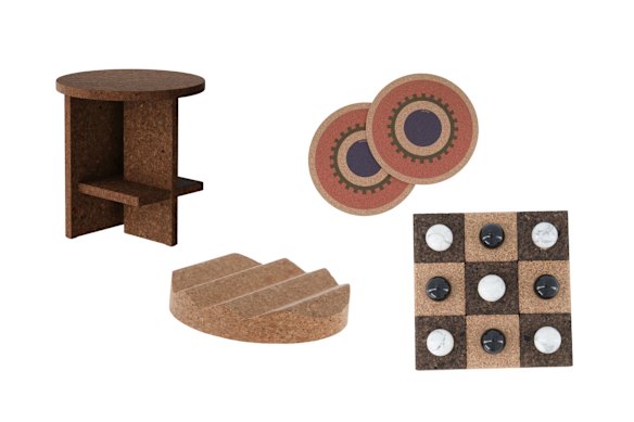 “Tee” side table; Soap dish; Place mats; “Tic Tac Toe” game.  