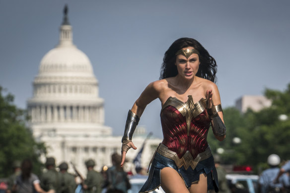 Wonder Woman (Gal Gadot) is back.