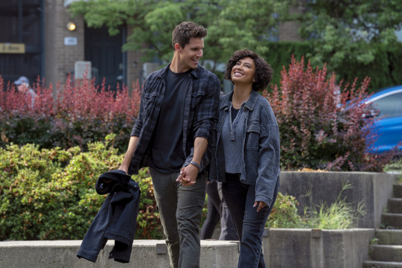 Nathan (Robbie Amell) and Nora (Andy Allo) in Upload.
