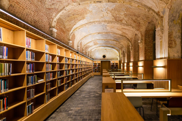 Het Predikheren Library in Belgium was built to incorporate an old Baroque monastery. 
