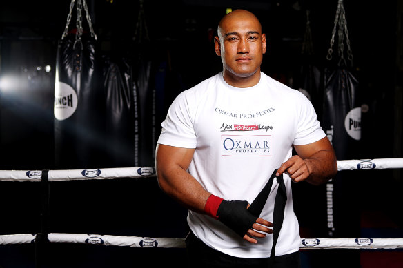 Alex Leapai Senior in 2014, while in training for his heavyweight title bout against Wladmir Klitschko.