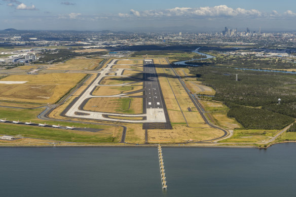 Pilots are campaigning against calls to increase the maximum tailwind speed for landings at Brisbane Airport.