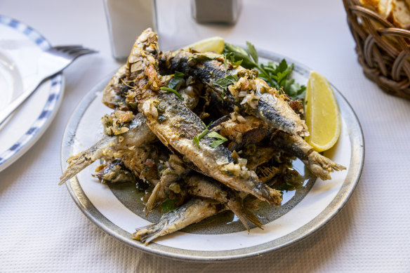 Fried sardines.