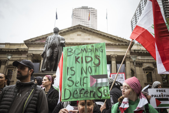 Federal Member and Greens Leader Adam Bandt spoke at the rally and called for a ceasefire and immediate aid into Gaza.