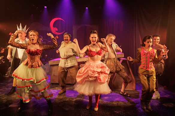 Head Over Heels is a fast-moving, gender-bending comedy.