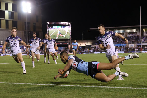 Ronaldo Mulitalo dives over for a Cronulla try.