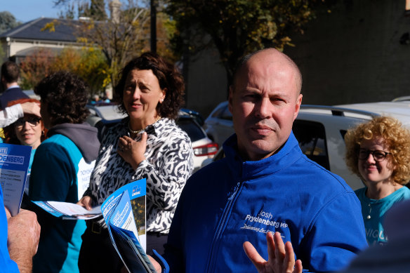 The close contest between Monique Ryan and Josh Frydenberg in Kooyong became a hand-to-hand battle at pre-polling in Hawthorn.