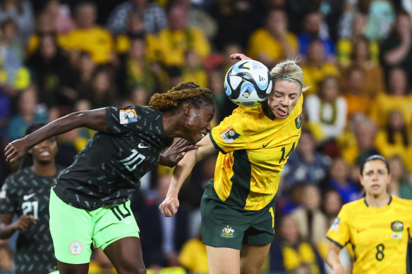 Alanna Kennedy tries to head the ball into the goal. 