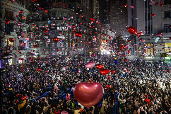 Revellers release balloons to celebrate the New Year on pedestrian street Jianghan Road on December 31, 2022 in Wuhan, China. 