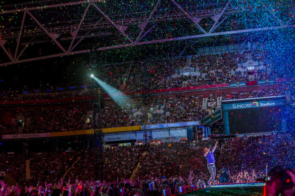 Coldplay at Suncorp Stadium in 2016.