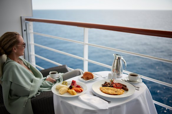 Breakfast with a sea breeze on Oceania.