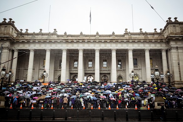 Hundreds of members of the health industry braved the torrential rain to protest on the steps of State Parliament. Victorian doctors will undertake a four-hour statewide strike across the state’s public hospital system this week as their stoush with the state government over pay, working conditions and the threat to patient safety intensifies.