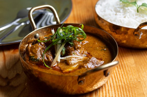 Mutton kolhapuri (goat curry).