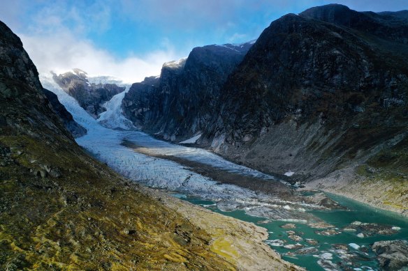 Austerdalsbreen Glacier in Veitastrond.