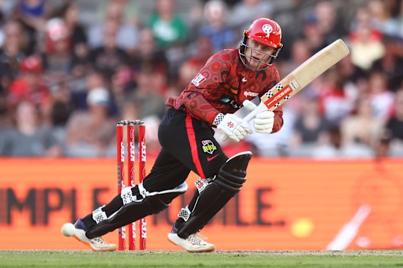 Ollie Peake trabalhando para o Melbourne Renegades no verão passado.