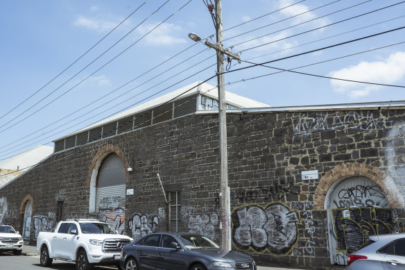 Developer Americana Property Holdings plans to spend $17 million refurbishing the building to create a 500-person live music venue.