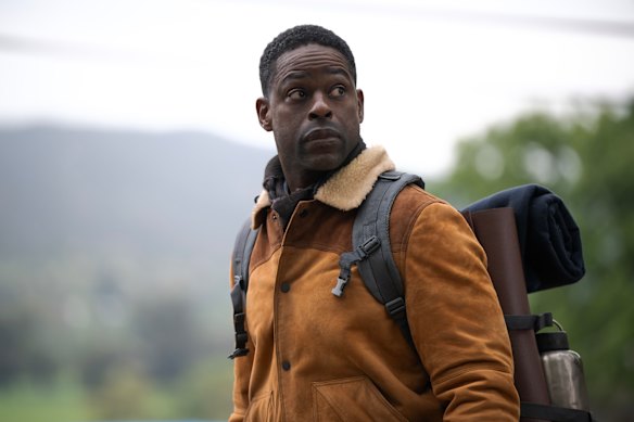 Sterling K Brown es el agente Xavier Collins, que abandona el búnker en busca de su esposa en la segunda temporada de Paradise.