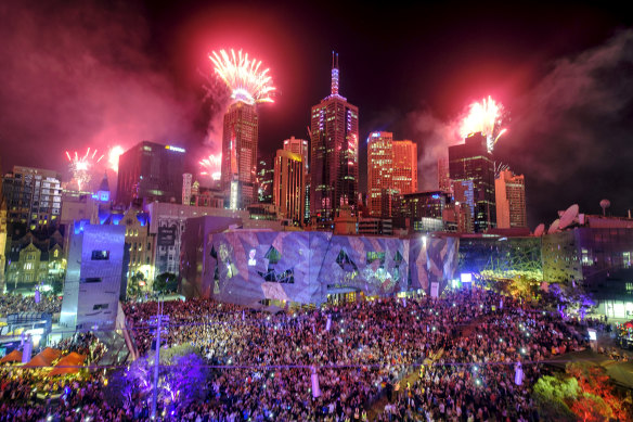 2018 New Year's Eve fireworks, as seen from Federation Square. 