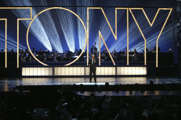 Singer Tony Bennett performs during the 58th Annual Tony Awards in 2004.