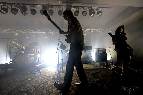 Geese는 가장 흥미진진한 새로운 밴드이며 보기에 정말 경이롭습니다.