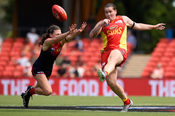 Gold Coast player Sarah Perkins kicks long.