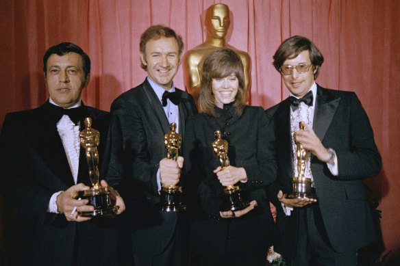 Hackman after winning an Oscar for The French Connection with William Friedkin (right), Jane Fonda (second from right) and Philip D’Antoni (left).