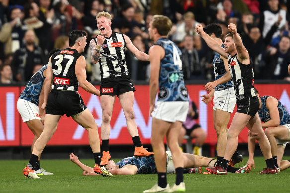 Collingwood players celebrate on the final siren.