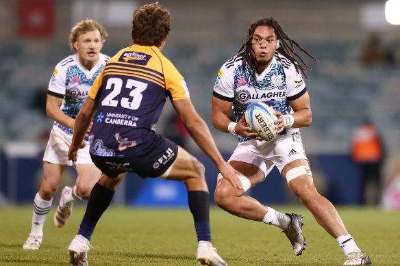 The Chiefs’ Naitoa Ah Kuoi takes a run against the Brumbies on Saturday.