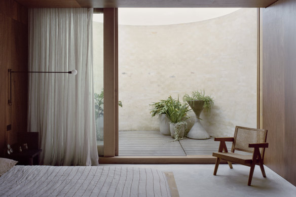 The main bedroom’s enclosed courtyard enables the owners to rest “with views of the sky”.