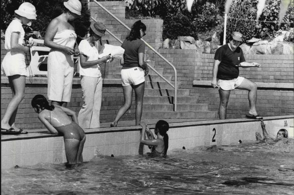 Teachers and parents at the Illawong Public School’s annual swimming carnival in Engadine in 1981.