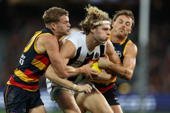 Collingwood Will Kelly tackled