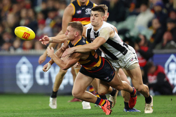 Roru Laird doing what he does best; burrowing the ball out of a pack for the Crows.
