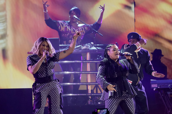 Sandra Denton and Cheryl James of Salt-N-Peppa perform My Mic Sounds Nice.