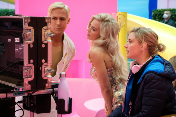  Ryan Gosling and Margot Robbie with director Greta Gerwig on the set of Barbie.