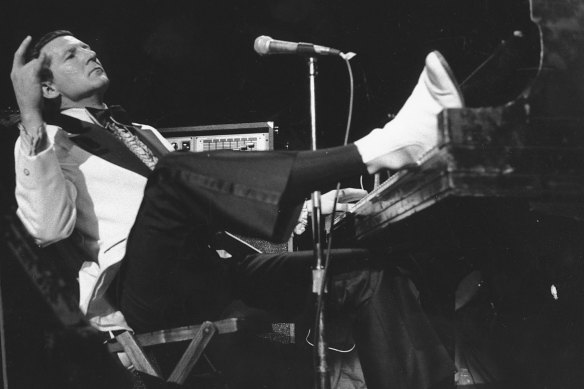 Jerry Lee Lewis acknowledges the applause of fans during the fifth annual Rock ‘n’ Roll Revival at New York’s Madison Square Garden on March 14, 1975. 