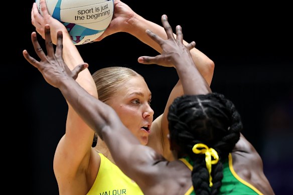 Kate Moloney of Team Australia looks for a pass.