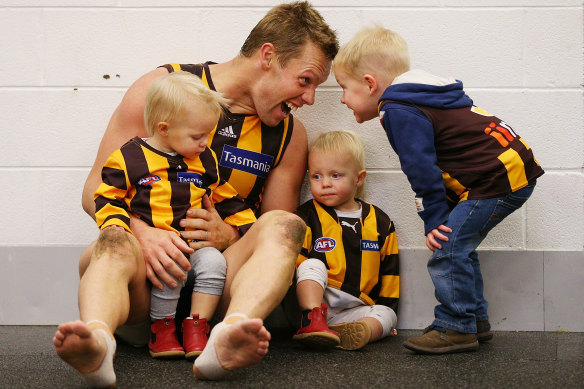 Mitchell, the Hawthorn player, with his young children in 2013.