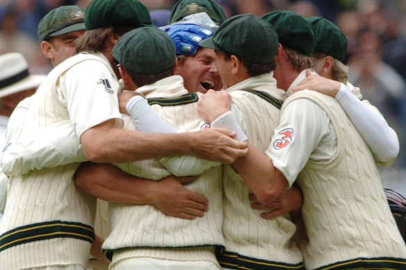 Warne (centre) celebrates taking his 700th Test wicket.