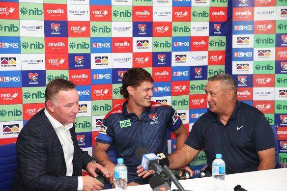 Knights coach Adam O’Brien, Kalyn and Andre Ponga at the 2022 press conference announcing the star’s extension with the club.