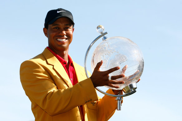 Tiger with the spoils of victory at the 2009 Australian Masters.