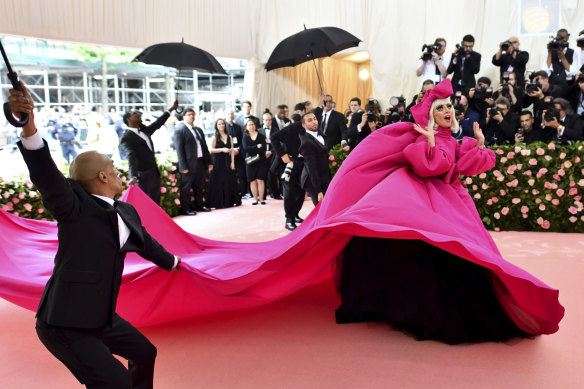 Lady Gaga’s costume change on the 2019 red carpet was one of the most memorable arrivals in recent times.