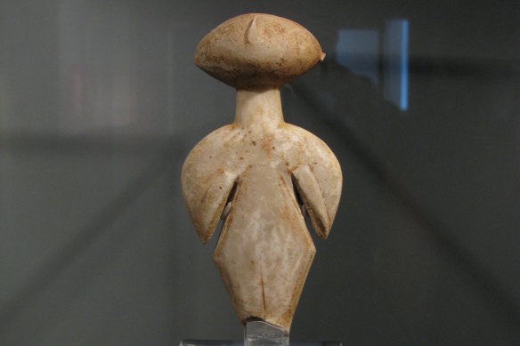 An anatolian marble female idol of Kiliya type. Chalcolithic period, c. 3000-2200BC. 22.9 cm high. Known as the Guennol stargazer. 