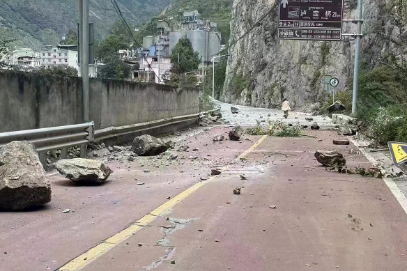 Fallen rocks are seen on a road near Lengqi Town in Luding County of southwest China’s Sichuan Province.