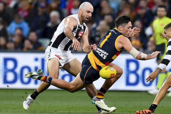 Adelaide’s Chayce Jones and Magpie Steele Sidebottom compete.