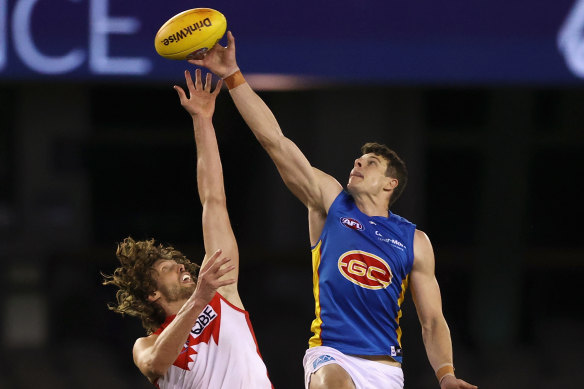 Chris Burgess (right) leaps against Tom Hickey in 2021.