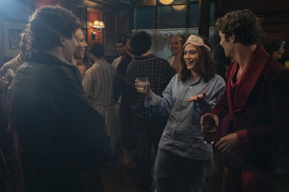 Rachel (Claire Danes, second from left) resents Toby’s university friends Seth (Adam Brody) and Libby (Lizzy Caplan), who throw dress-up parties and can’t say anything without putting on funny ironic voices.