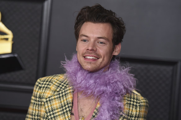 Harry Styles and his purple feather boa at the Grammys in 2021.